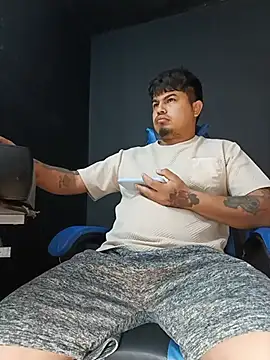 Snapshot of DickMasterfindom chatting on July 24, 2026, 5:05 am DickMasterfindom online show from July 24, 2026, 5:05 am