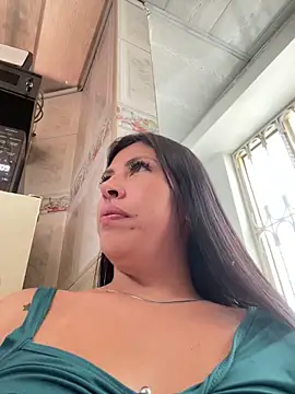 Snapshot of Alanna_atm_ chatting on December 19, 2024, 4:02 pm Alanna atm online show from December 19, 2024, 4:02 pm