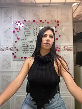 Snapshot of Alanna_atm_ chatting on January 27, 2025, 7:13 pm Alanna atm online show from January 27, 2025, 7:13 pm