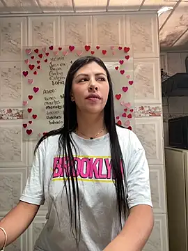 Snapshot of Alanna_atm_ chatting on February 5, 2025, 3:09 pm Alanna atm online show from February 5, 2025, 3:09 pm