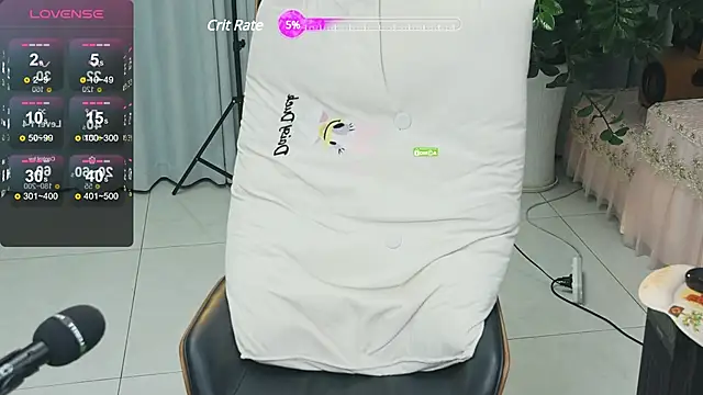 Snapshot of _YouY_ chatting on February 3, 2025, 3:06 pm YouY online show from February 3, 2025, 3:06 pm