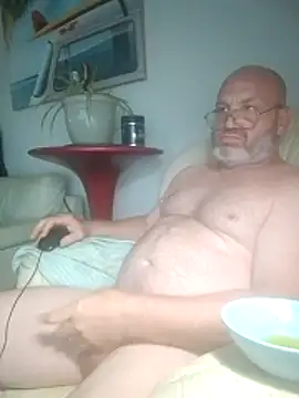 iambradz online show from April 19, 2026, 1:27 am