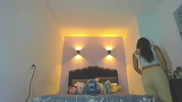 Sofia Clauss  online show from April 22, 2026, 5:21 am