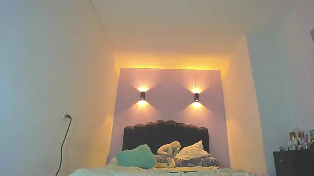 Sofia Clauss  online show from May 3, 2026, 5:02 am