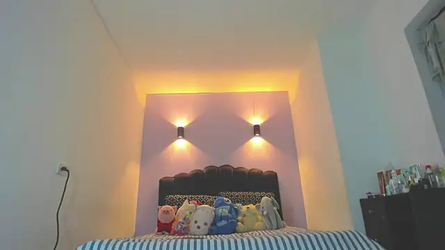 Snapshot of Sofia_Clauss_ chatting on May 11, 2026, 4:18 am Sofia Clauss online show from May 11, 2026, 4:18 am