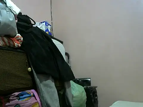 Snapshot of Bitty_baby chatting on December 1, 2024, 10:21 pm Bitty baby online show from December 1, 2024, 10:21 pm