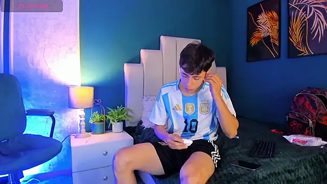 Snapshot of AlessandroDybala chatting on February 28, 2025, 3:15 pm AlessandroDybala online show from February 28, 2025, 3:15 pm