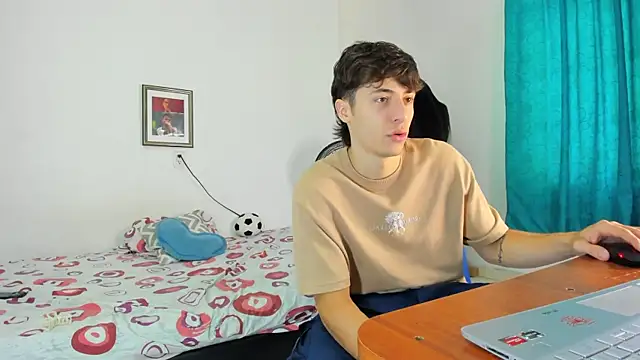 Snapshot of AlessandroDybala chatting on August 2, 2026, 12:58 pm AlessandroDybala online show from August 2, 2026, 12:58 pm