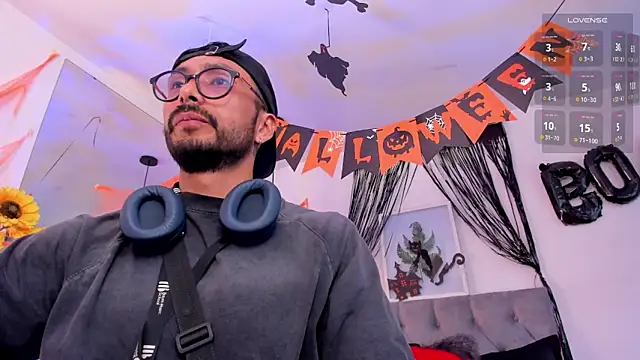 Snapshot of Tom_cooper_ chatting on October 31, 2025, 12:28 pm Tom cooper online show from October 31, 2025, 12:28 pm