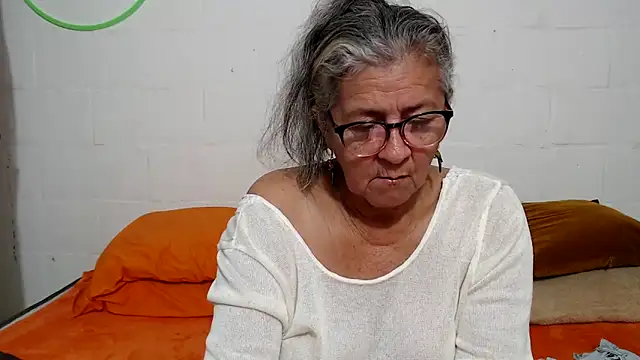 candy mature  online show from January 5, 2026, 9:40 pm