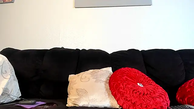 yiauana online show from March 7, 2025, 5:51 am