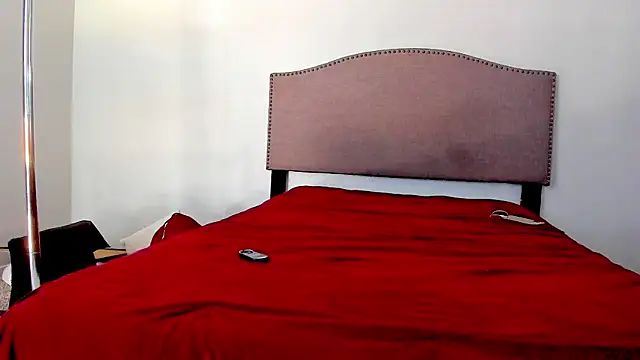 yiauana online show from October 26, 2025, 8:59 pm