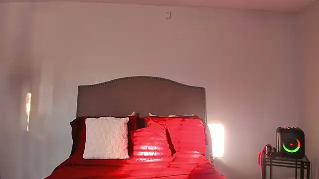 yiauana online show from November 6, 2025, 1:45 pm