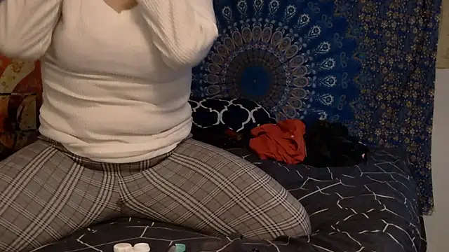 Snapshot of HeyyImHarlowe chatting on February 8, 2025, 10:29 am HeyyImHarlowe online show from February 8, 2025, 10:29 am