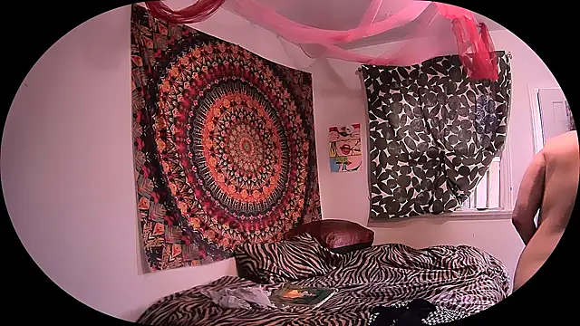 Snapshot of HeyyImHarlowe chatting on March 5, 2026, 1:29 pm HeyyImHarlowe online show from March 5, 2026, 1:29 pm