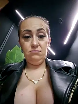 AvaLloyd online show from March 7, 2025, 3:51 am