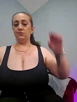 AvaLloyd online show from March 12, 2025, 3:46 am