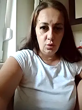 AvaLloyd online show from September 28, 2025, 4:51 am