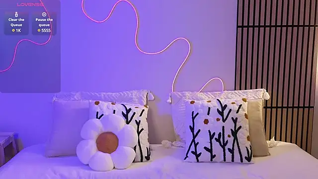 Snapshot of Ester_Hill chatting on February 8, 2025, 8:21 pm Ester Hill online show from February 8, 2025, 8:21 pm