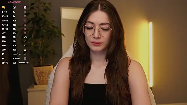 Snapshot of Ester_Hill chatting on September 19, 2025, 12:02 am Ester Hill online show from September 19, 2025, 12:02 am