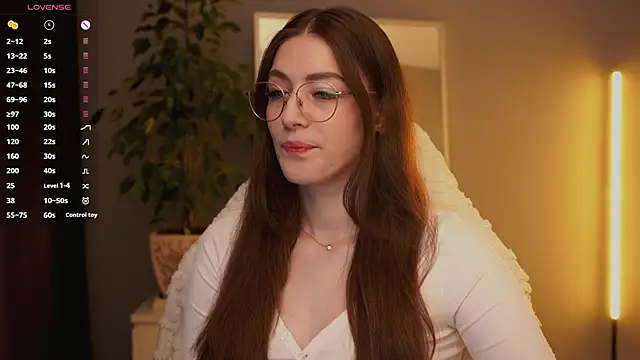 Snapshot of Ester_Hill chatting on November 18, 2025, 1:11 am Ester Hill online show from November 18, 2025, 1:11 am