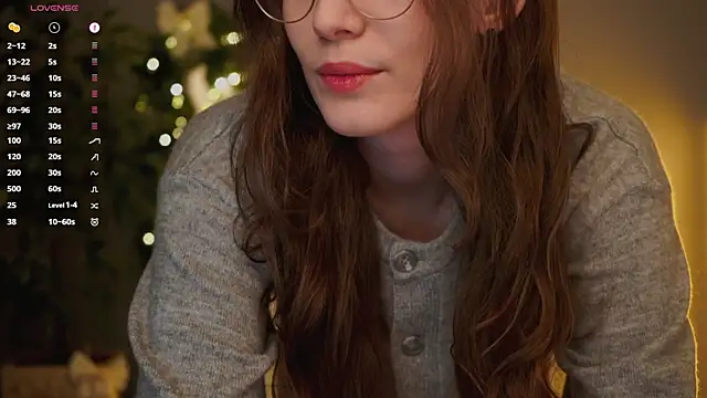 Snapshot of Ester_Hill chatting on December 18, 2025, 1:33 am Ester Hill online show from December 18, 2025, 1:33 am