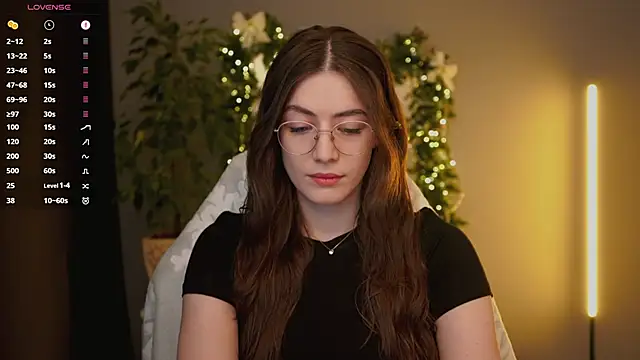 Snapshot of Ester_Hill chatting on December 19, 2025, 1:56 am Ester Hill online show from December 19, 2025, 1:56 am