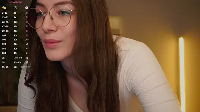 Snapshot of Ester_Hill chatting on April 6, 2026, 4:46 am Ester Hill online show from April 6, 2026, 4:46 am