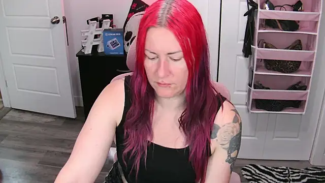 Snapshot of gennyrock chatting on June 22, 2026, 2:03 pm gennyrock online show from June 22, 2026, 2:03 pm