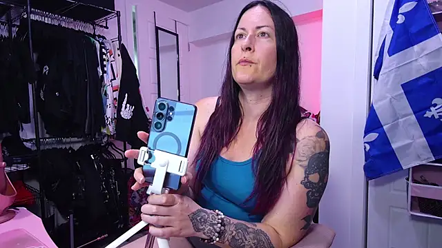 Snapshot of gennyrock chatting on June 28, 2026, 6:25 pm gennyrock online show from June 28, 2026, 6:25 pm