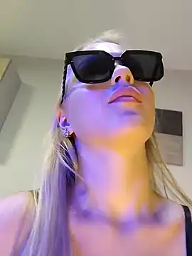 Snapshot of Little_Forest_ELF chatting on December 20, 2024, 1:54 pm Little Forest ELF online show from December 20, 2024, 1:54 pm