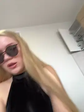 Snapshot of Little_Forest_ELF chatting on March 11, 2025, 6:43 am Little Forest ELF online show from March 11, 2025, 6:43 am