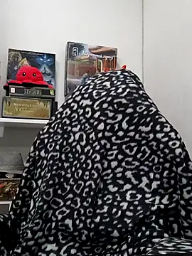 ElliMoor online show from December 9, 2024, 7:28 am