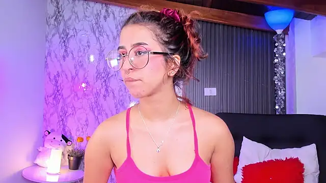 Snapshot of chloe_blue chatting on March 7, 2025, 11:40 am chloe blue online show from March 7, 2025, 11:40 am