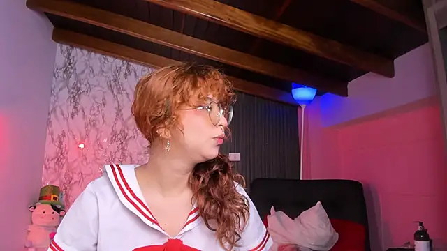 Snapshot of chloe_blue chatting on October 3, 2025, 11:18 am chloe blue online show from October 3, 2025, 11:18 am