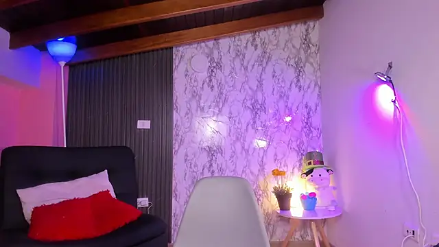 Snapshot of chloe_blue chatting on October 18, 2025, 11:33 am chloe blue online show from October 18, 2025, 11:33 am