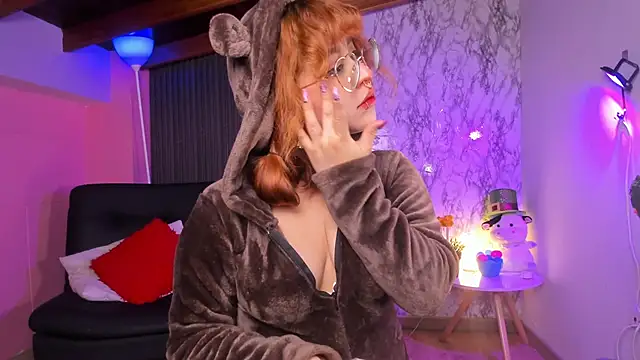 Snapshot of chloe_blue chatting on October 27, 2025, 11:25 am chloe blue online show from October 27, 2025, 11:25 am