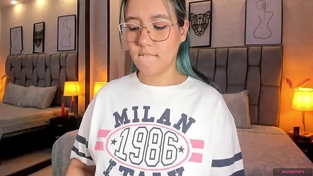 Snapshot of sweet--emily chatting on December 21, 2024, 6:52 am sweet--emily online show from December 21, 2024, 6:52 am