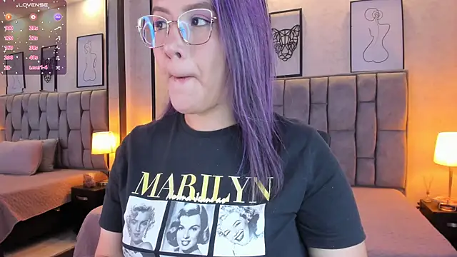 Snapshot of sweet--emily chatting on January 21, 2025, 3:48 am sweet--emily online show from January 21, 2025, 3:48 am