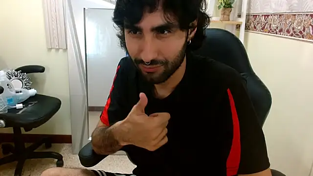 Snapshot of MilanZaire chatting on January 8, 2025, 4:02 am MilanZaire online show from January 8, 2025, 4:02 am