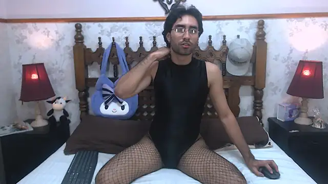 Snapshot of MilanZaire chatting on February 27, 2025, 12:43 am MilanZaire online show from February 27, 2025, 12:43 am