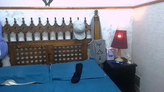 Snapshot of MilanZaire chatting on March 2, 2025, 2:19 am MilanZaire online show from March 2, 2025, 2:19 am