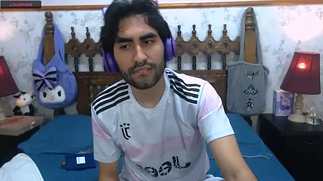 Snapshot of MilanZaire chatting on March 3, 2025, 2:04 am MilanZaire online show from March 3, 2025, 2:04 am