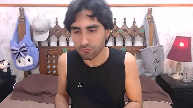 Snapshot of MilanZaire chatting on March 18, 2025, 1:10 am MilanZaire online show from March 18, 2025, 1:10 am