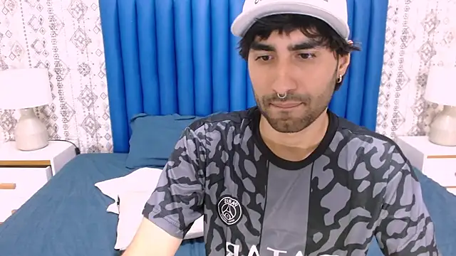 Snapshot of MilanZaire chatting on March 21, 2025, 1:24 am MilanZaire online show from March 21, 2025, 1:24 am