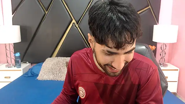 Snapshot of MilanZaire chatting on September 11, 2025, 12:33 am MilanZaire online show from September 11, 2025, 12:33 am