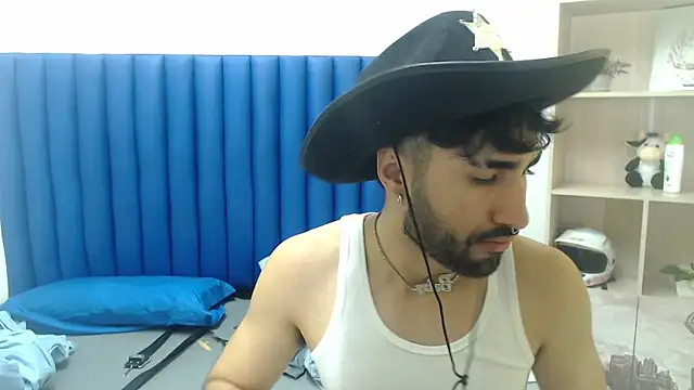 Snapshot of MilanZaire chatting on September 13, 2025, 12:21 am MilanZaire online show from September 13, 2025, 12:21 am