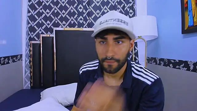 Snapshot of MilanZaire chatting on October 21, 2025, 12:44 am MilanZaire online show from October 21, 2025, 12:44 am