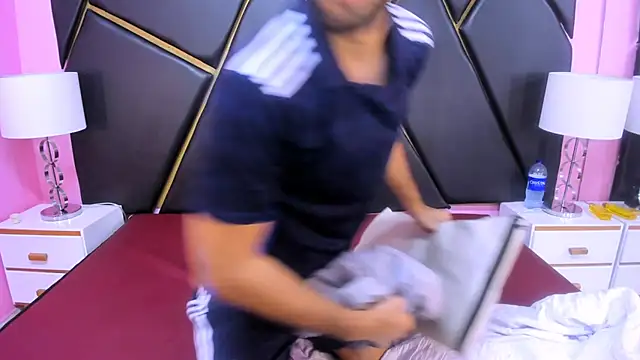 Snapshot of MilanZaire chatting on November 8, 2025, 2:12 am MilanZaire online show from November 8, 2025, 2:12 am