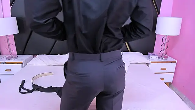 Snapshot of MilanZaire chatting on November 15, 2025, 9:43 pm MilanZaire online show from November 15, 2025, 9:43 pm